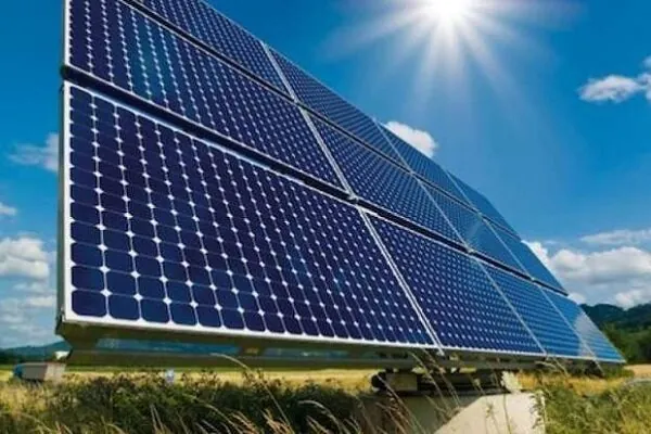 رفع مشکل برق در مناطق صعب‌العبور/تامین پنل‌های خورشیدی برای عشایر