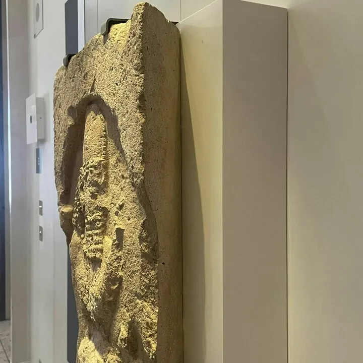 انتشار تصاویری از سنگ نگاره ساسانی پیدا شده در لندن
