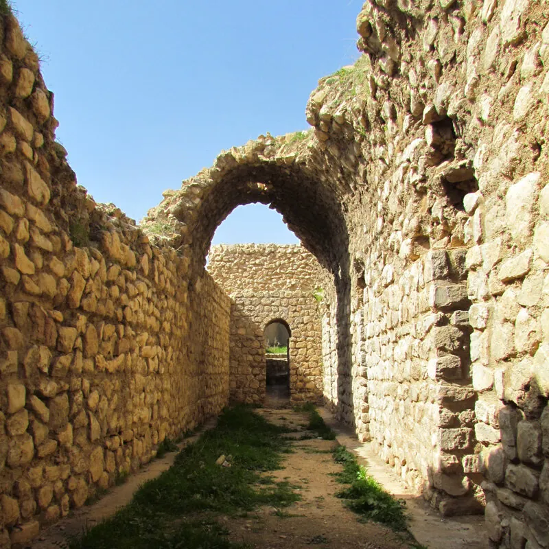 قلعه‌های باستانی گنجینه تاریخ و تمدن باشکوه و کهن کرمانشاه